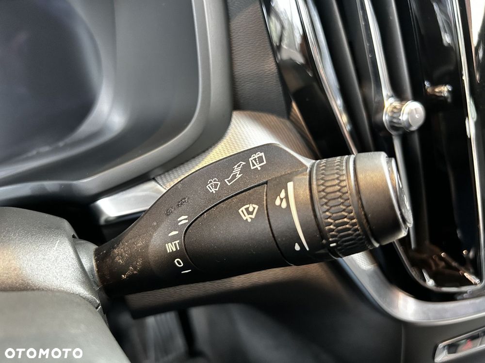 Volvo V60 Cross Country - 19