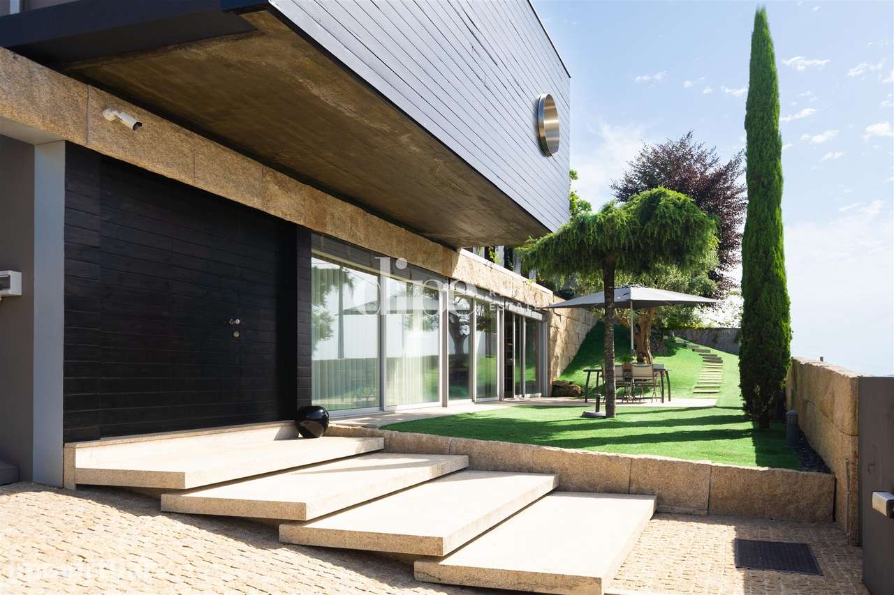 Luxuosa Moradia T3 com piscina, ginásio e jardins - Grande imagem: 3/30
