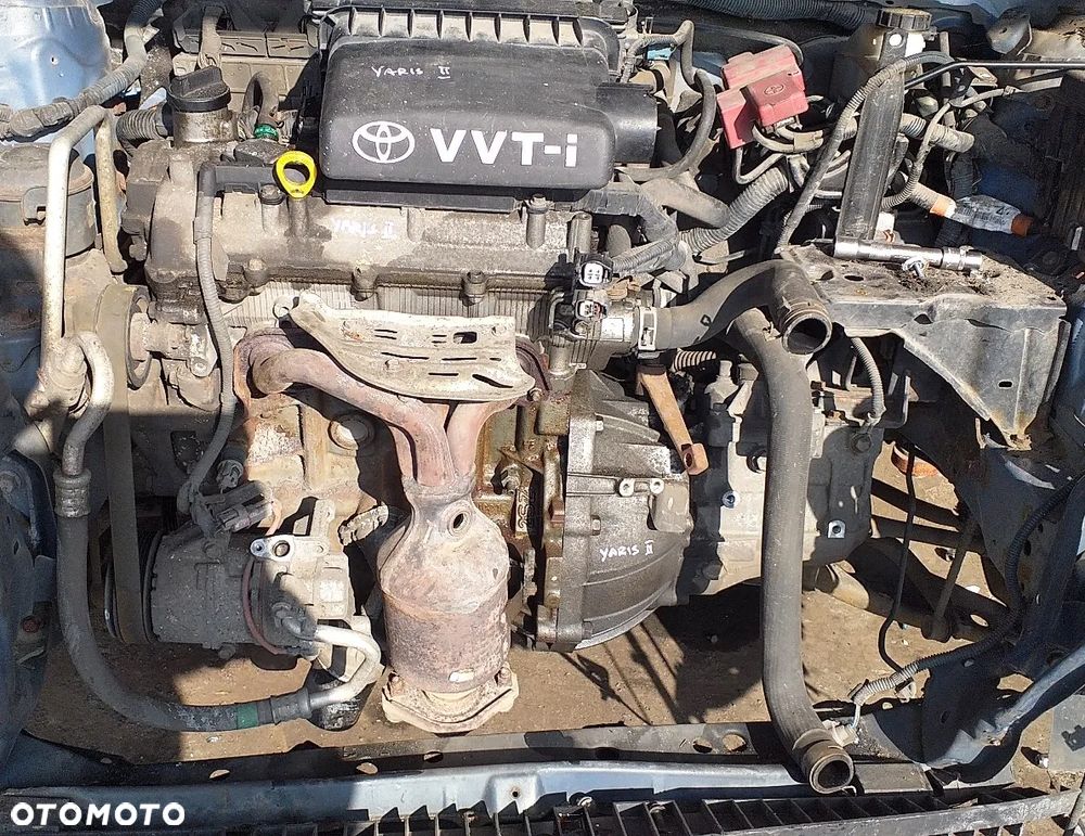 Silnik słupek Toyota Yaris II 1.3 VVTi Benzyna 2SP72L - 1