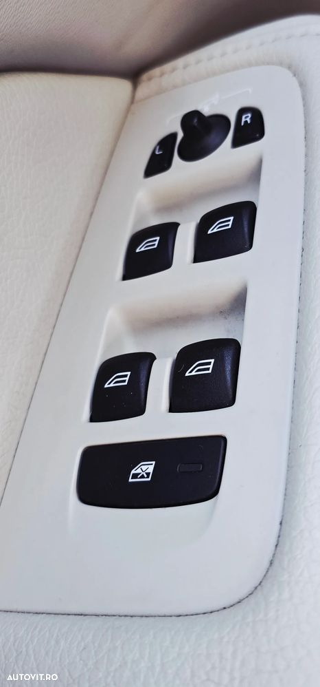 Volvo XC 60 T8 Twin Engine AWD Momentum - 11