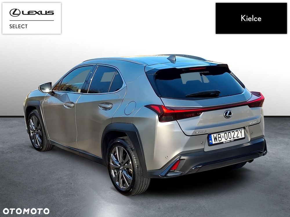 Lexus UX 300h F Sport Design - 4