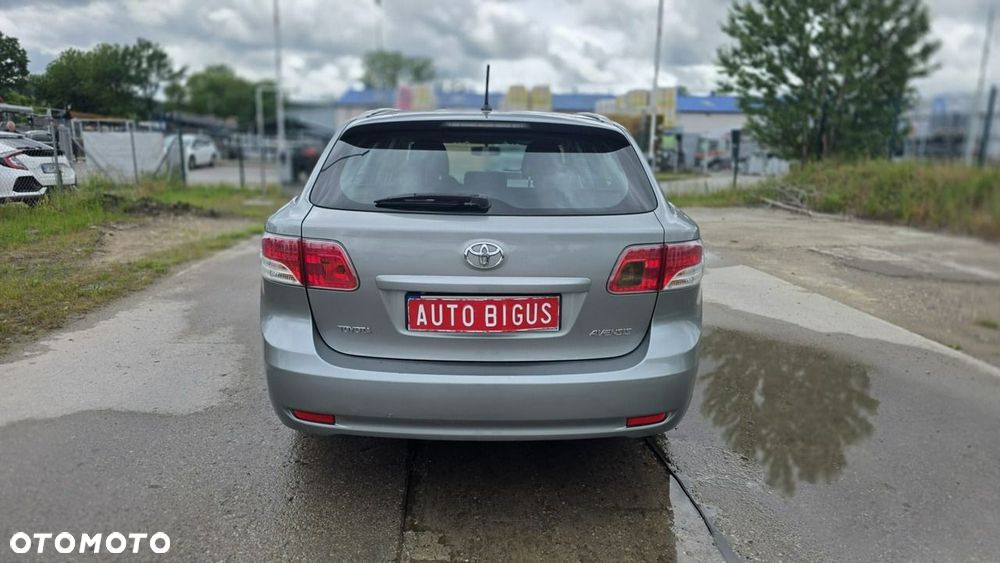 Toyota Avensis - 8