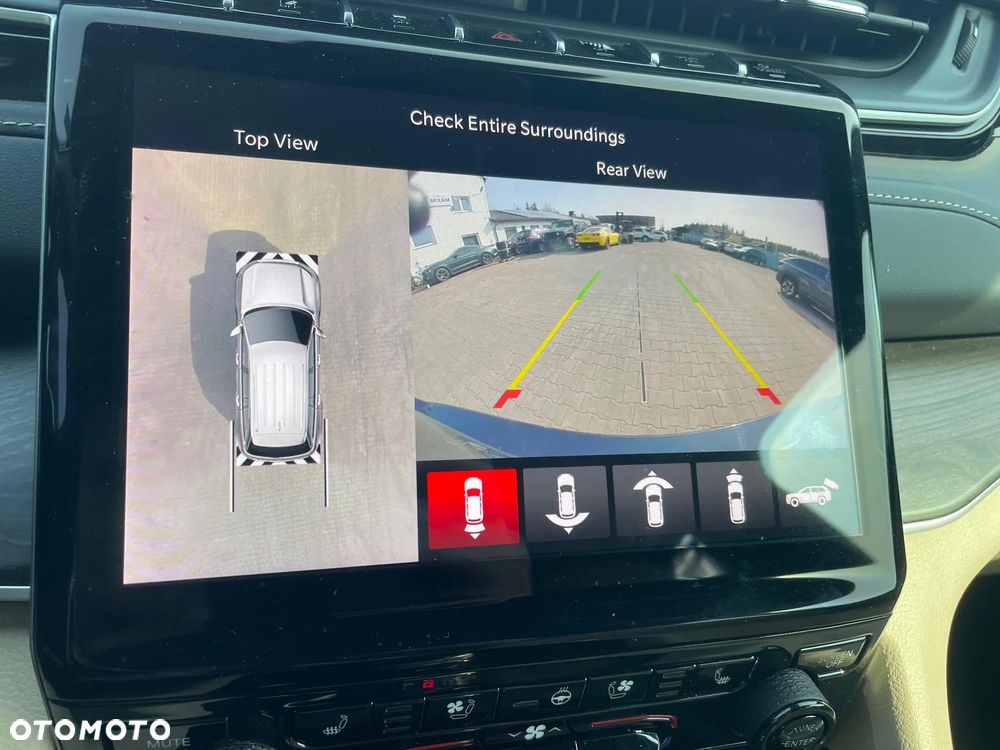 Jeep Grand Cherokee - 12