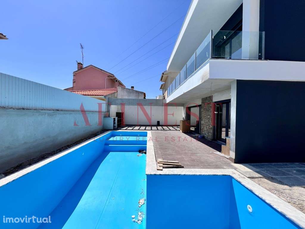 MORADIA T4 COM JARDIM, PISCINA E GARAGEM - Grande imagem: 4/35