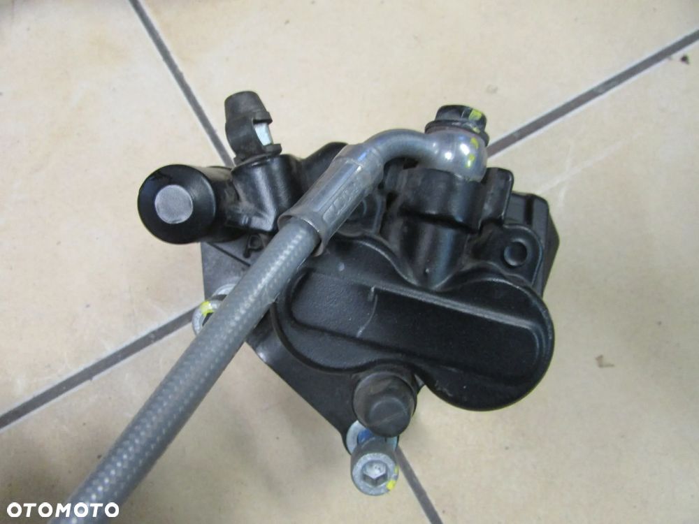 Vespa GTV 300 hpe 2024 zacisk hamulca przód klocki - 1