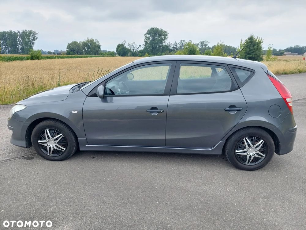 Hyundai i30 1.4 Base + - 6