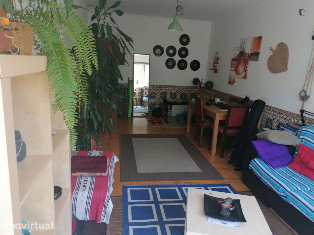 Quarto - localizado em Benfica Lisbon - Grande imagem: 2/22
