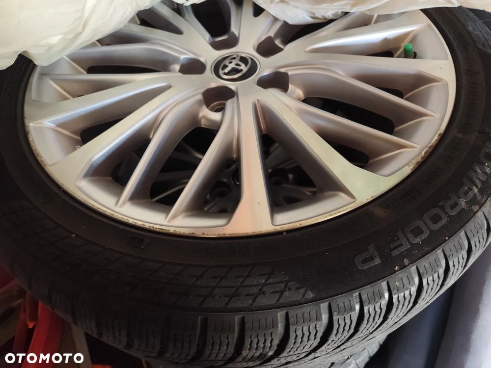 Toyota Camry Luxury - 12