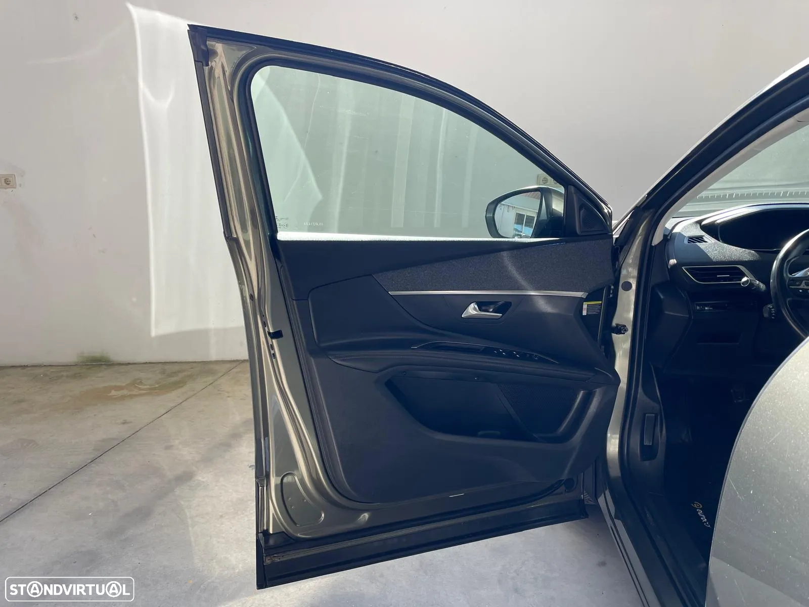 Peugeot 5008 1.6 BlueHDi Allure EAT6 - 26