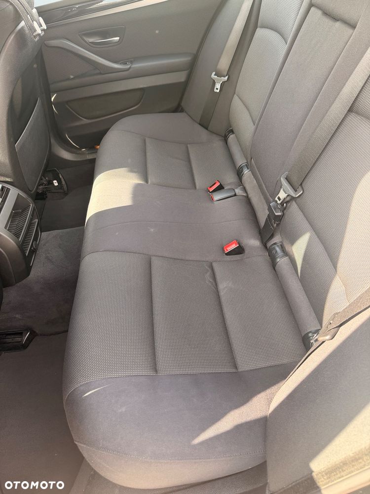 BMW Seria 5 518d - 12