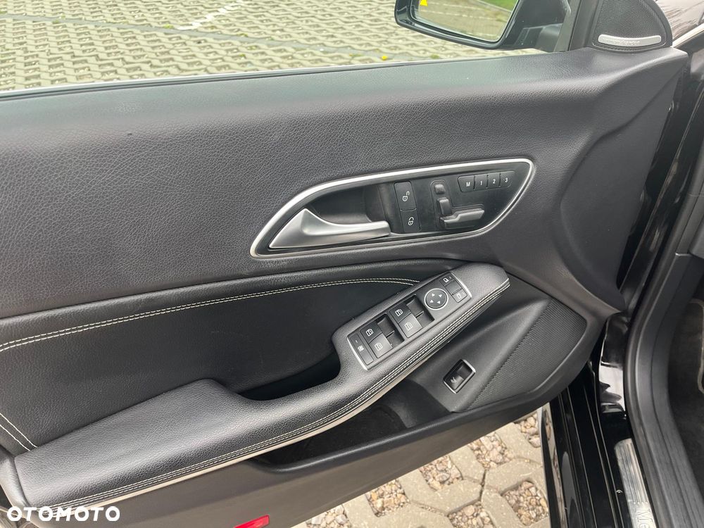 Mercedes-Benz CLA 250 4Matic 7G-DCT AMG Line - 15