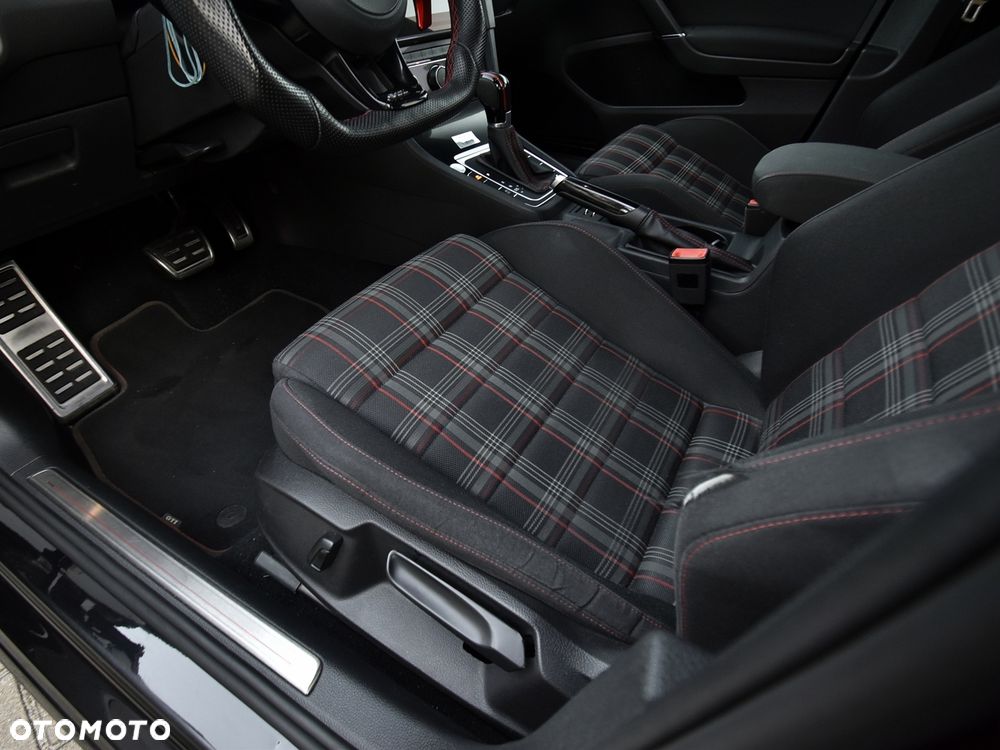 Volkswagen Golf GTI (BlueMotion Technology) DSG Performance - 18