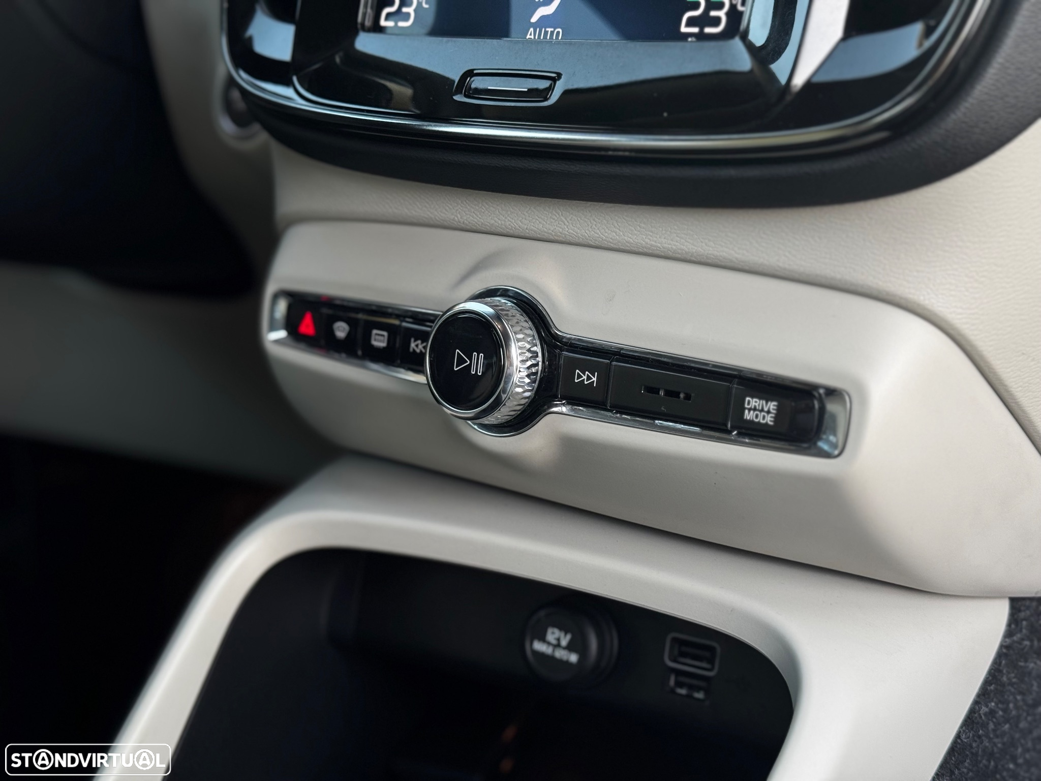 Volvo XC 40 1.5 T5 PHEV Momentum Plus - 17