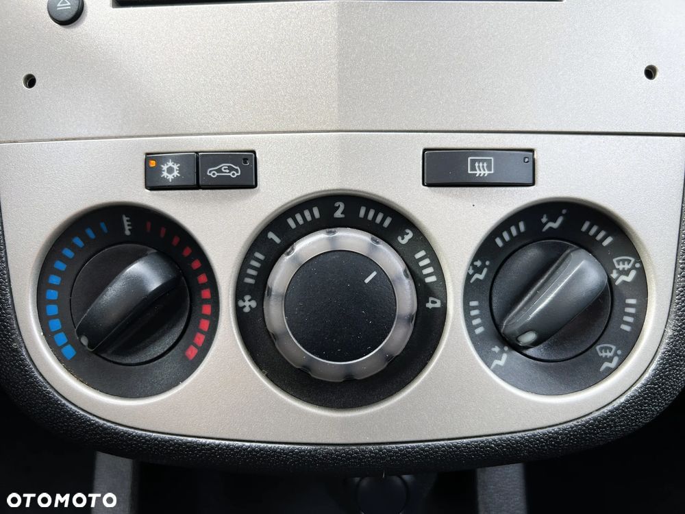 Opel Corsa - 18