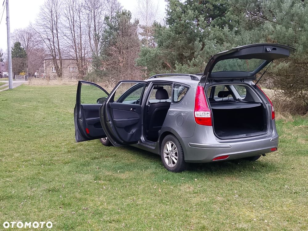 Hyundai i30 1.4 Classic + - 17