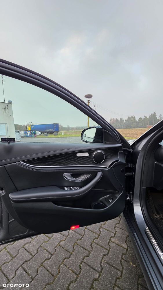 Mercedes-Benz Klasa E - 23