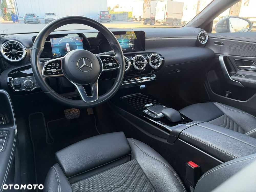 Mercedes-Benz CLA 180 7G-DCT - 13