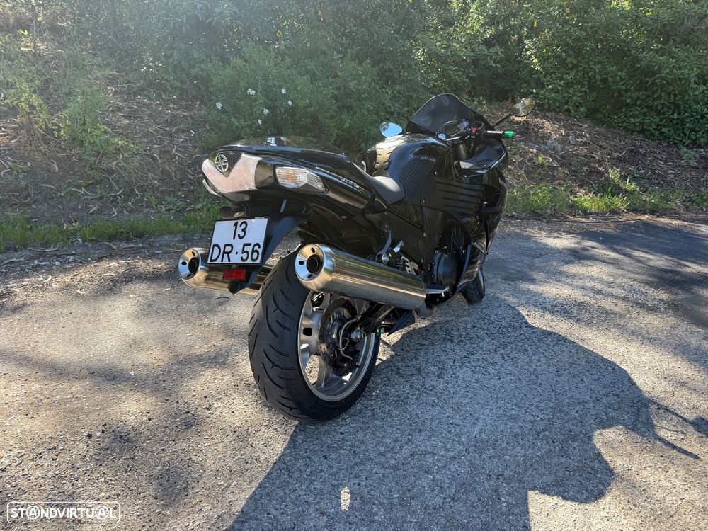 Kawasaki ZZR 1400 - 12