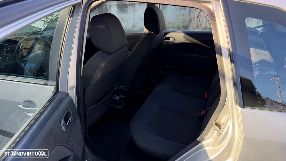 Ford Fiesta 1.25 Ghia - 12