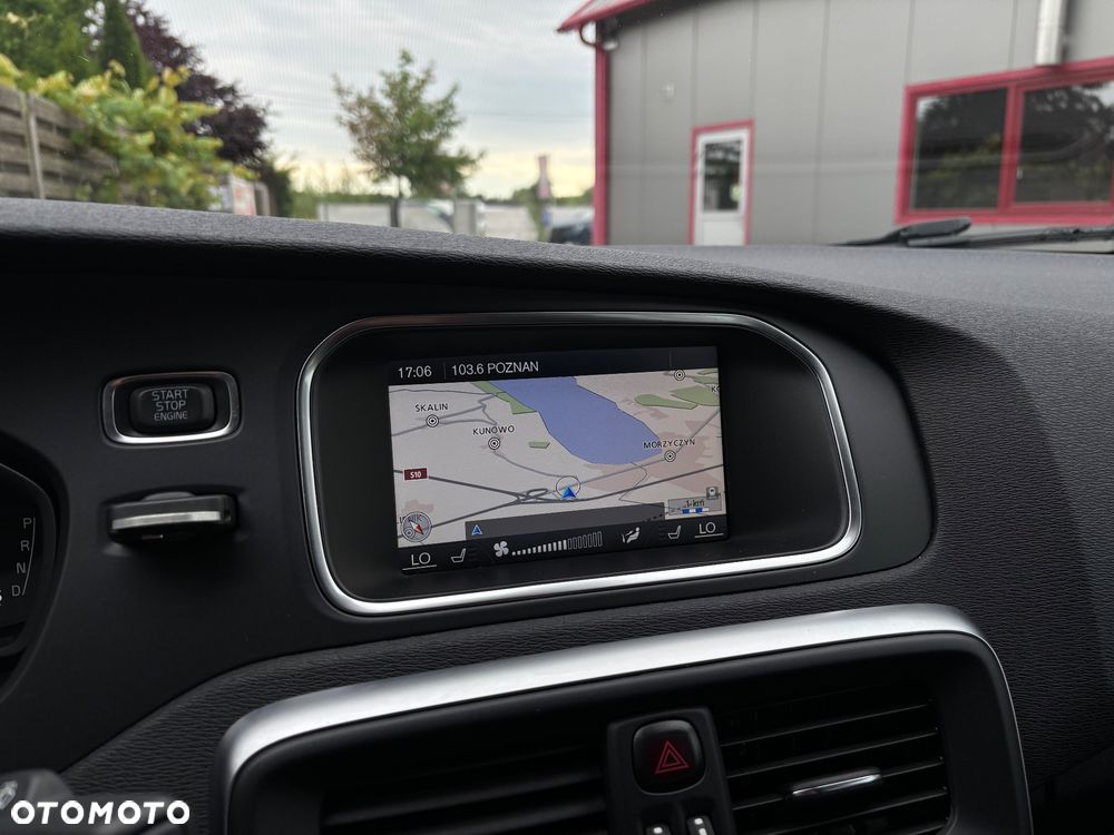 Volvo V40 D2 Momentum - 18