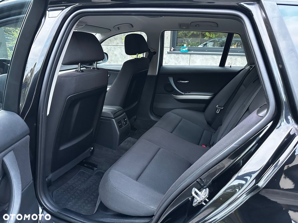 BMW Seria 3 318i - 34