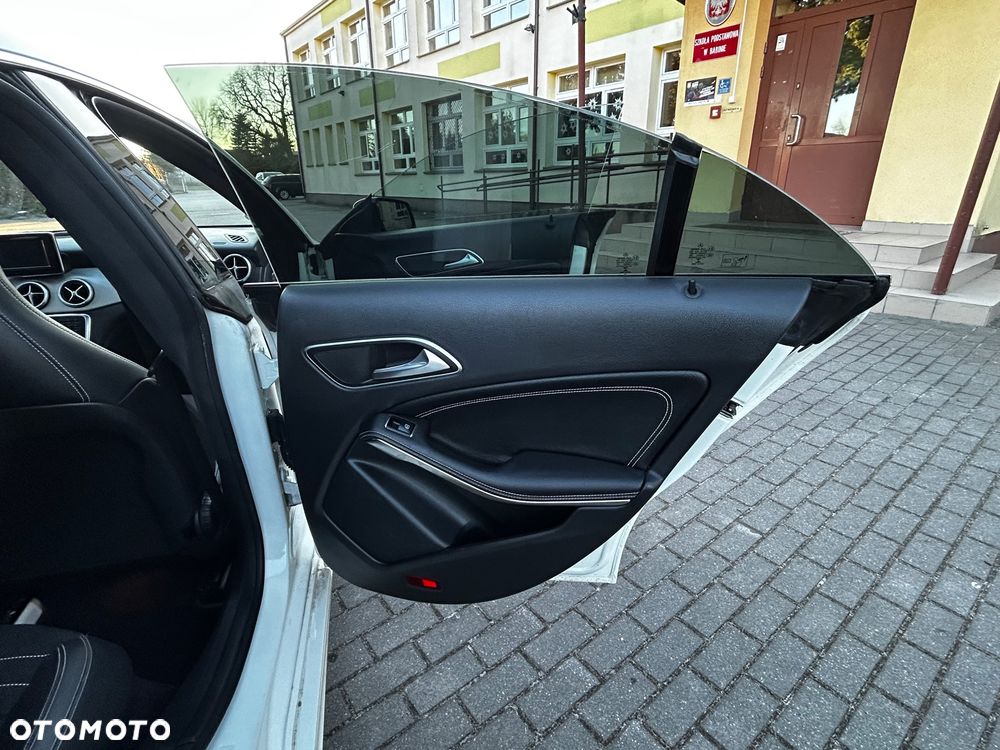 Mercedes-Benz CLA 180 BlueEffICIENCY Edition - 20