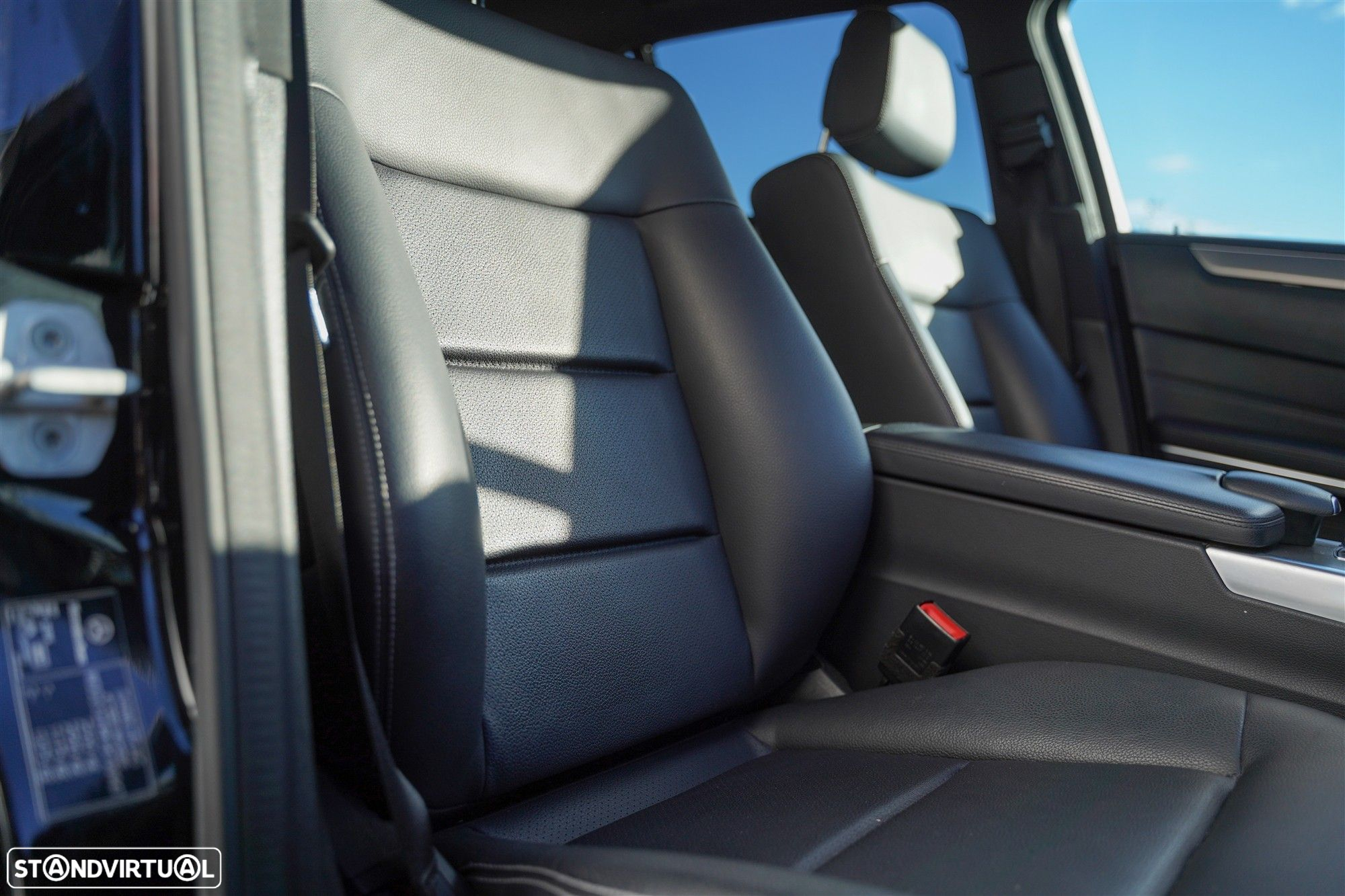 Mercedes-Benz E 300 Bluetec Hybrid Avantgarde - 29
