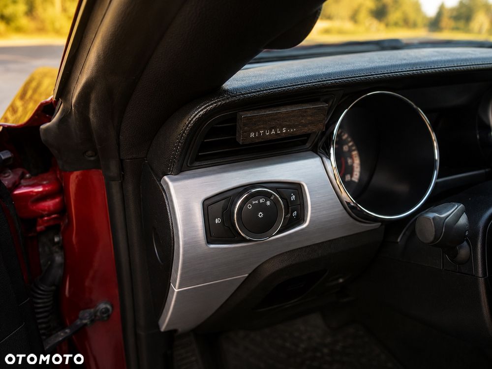 Ford Mustang - 34