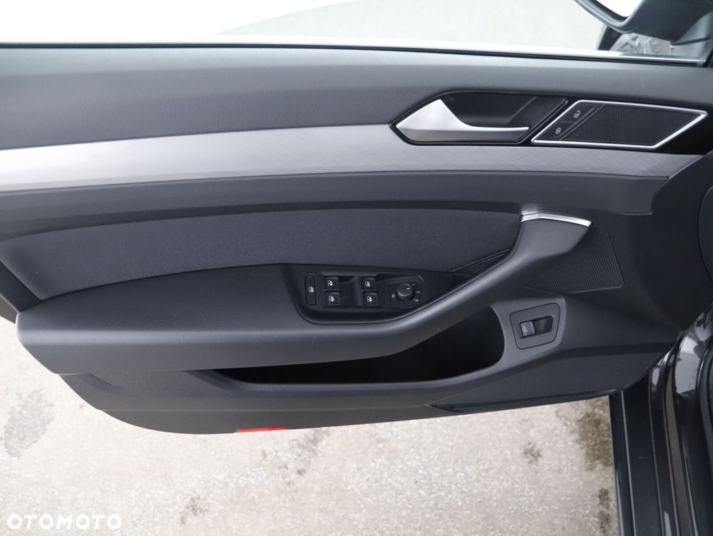 Volkswagen Passat Variant 2.0 TDI EVO Business DSG - 11