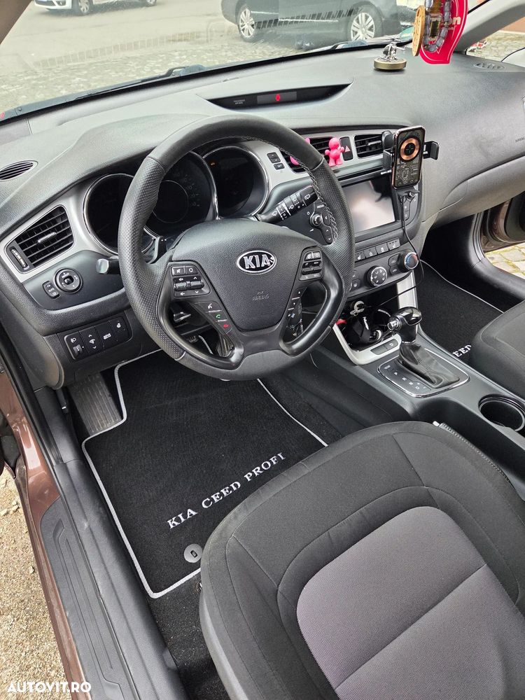 Kia Ceed 1.6 CRDi 128 Aut. Platinum Edition - 6