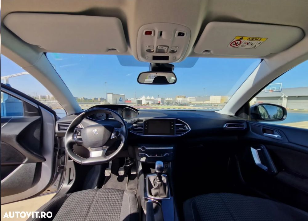 Peugeot 308 1.2 L PureTech Turbo S&S Active - 11