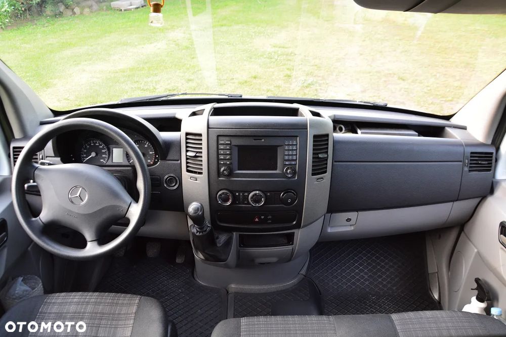 Mercedes-Benz Sprinter 319 CDI Bluetec - 12