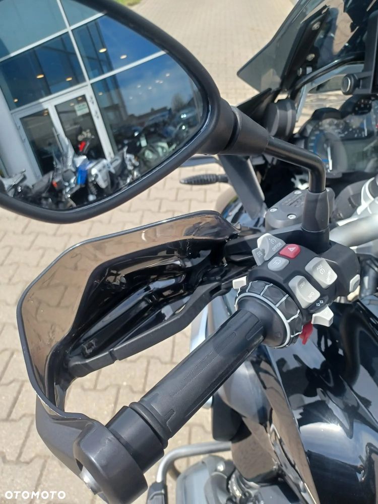 BMW R - 8