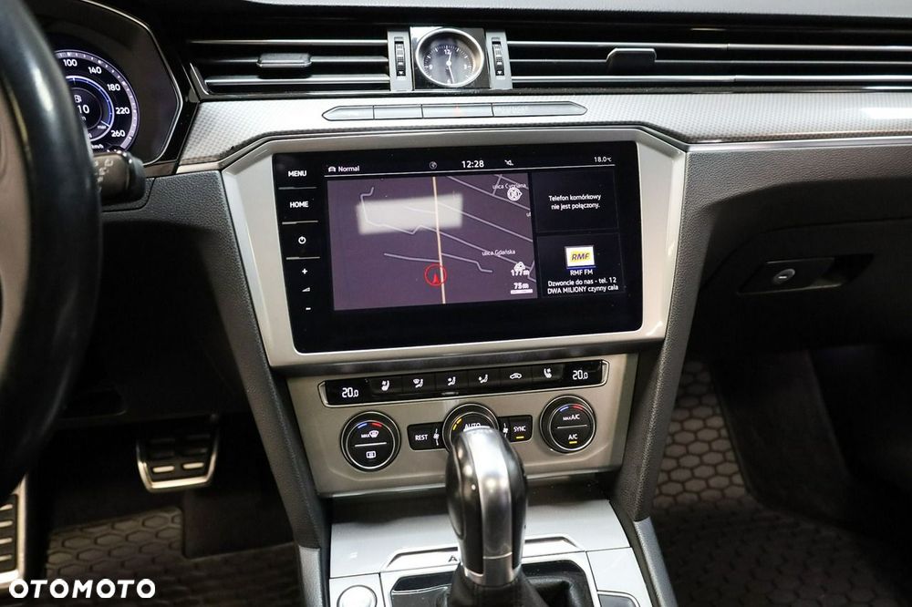 Volkswagen Passat - 19
