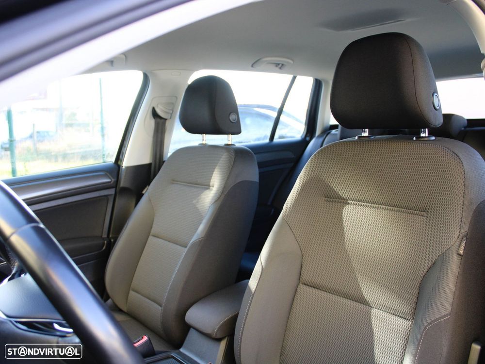 VW Golf Variant 2.0 TDi Confortline - 23