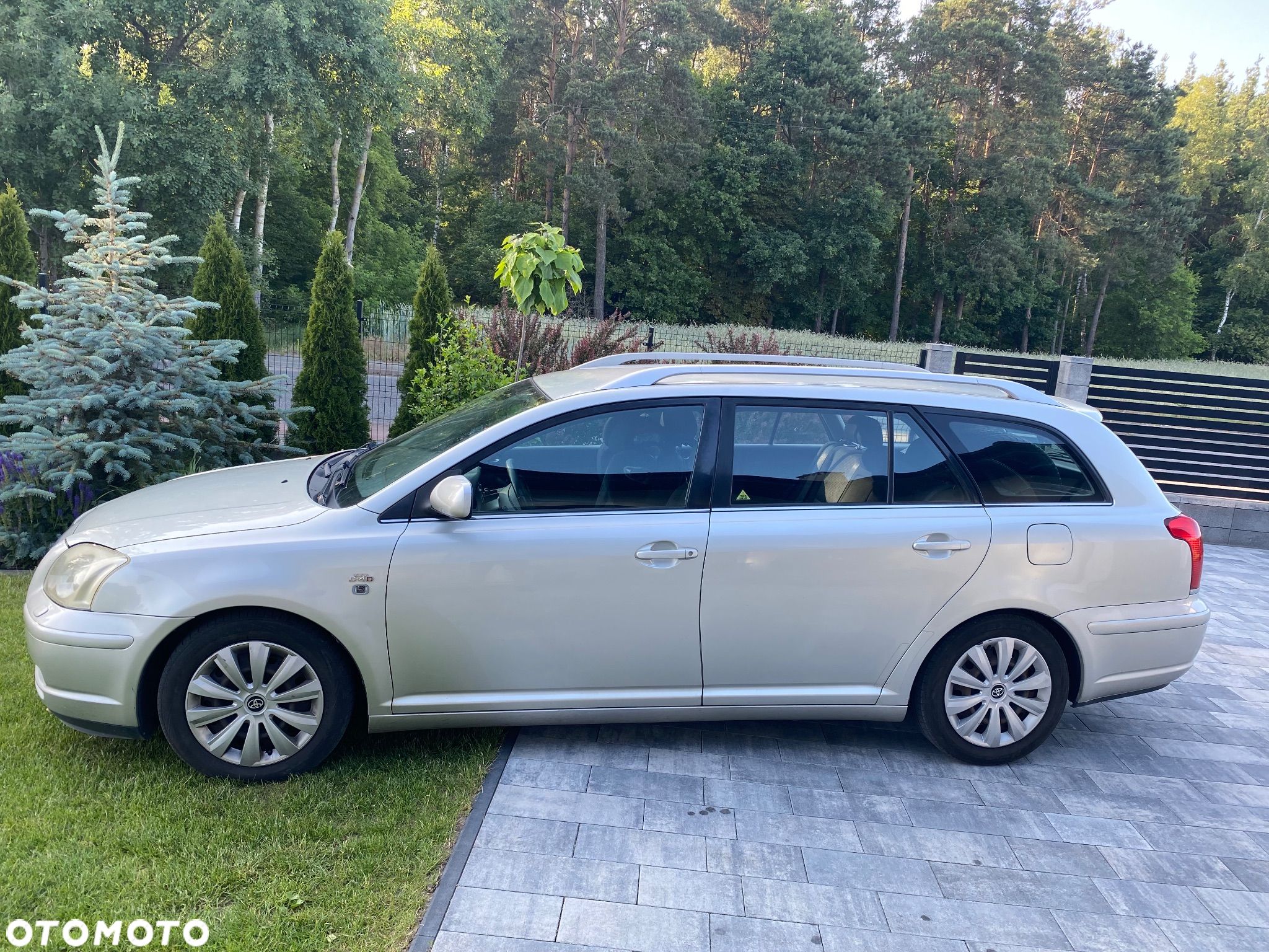Toyota Avensis 2.0 D-4D Combi - 1