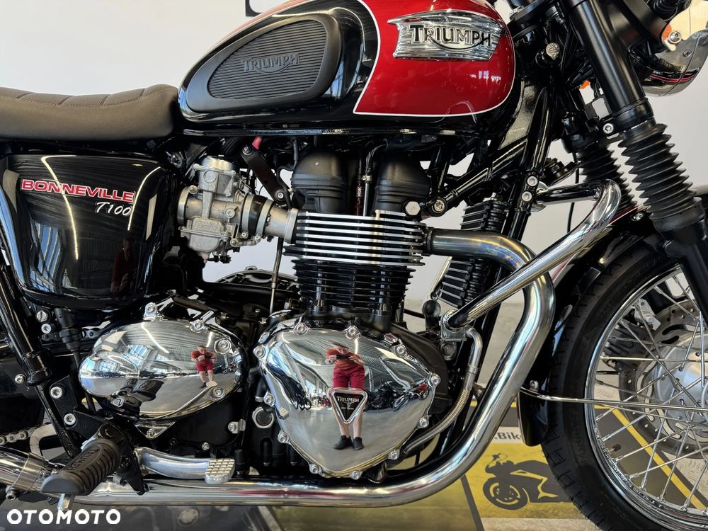 Triumph Bonneville - 14
