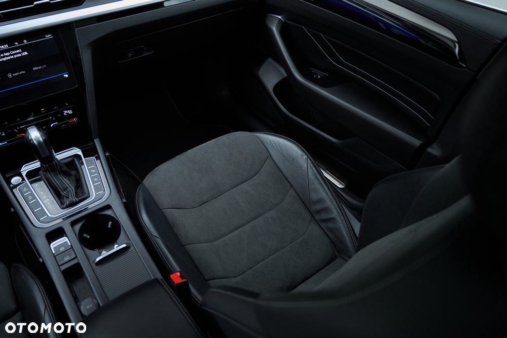 Volkswagen Arteon 2.0 TDI SCR R-Line DSG - 38