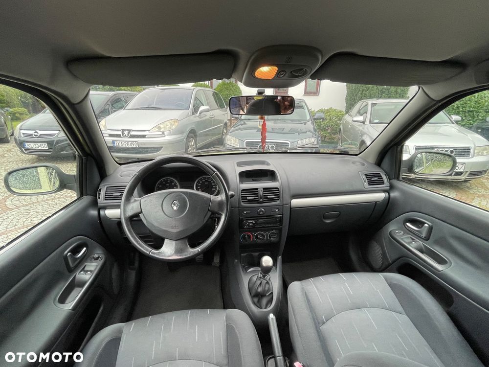 Renault Clio 1.2 16V 75 Expression - 12