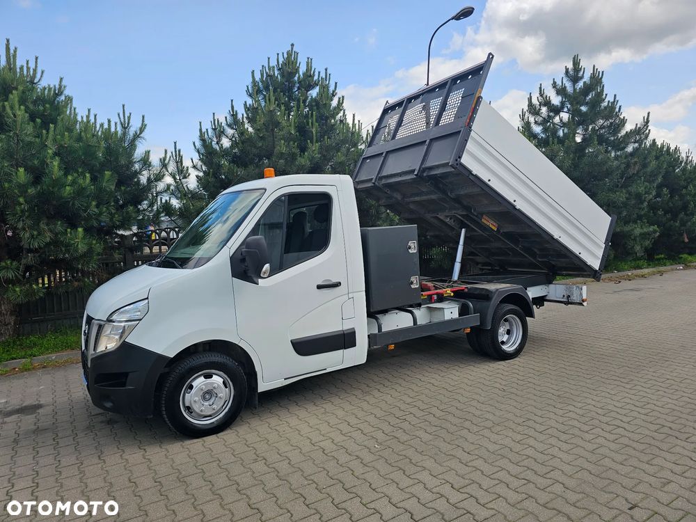 Nissan NV400 - 1