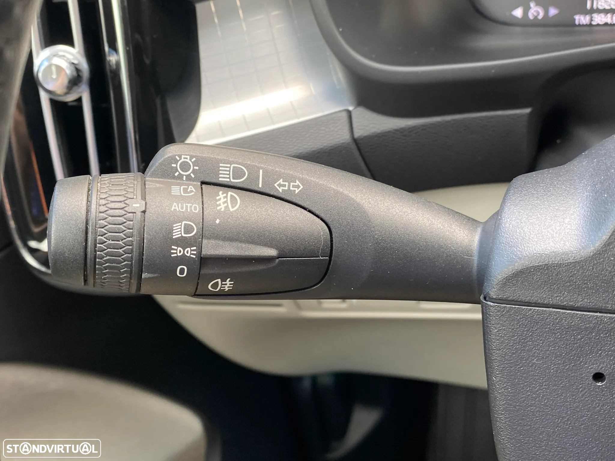 Volvo XC 40 2.0 D3 Momentum Plus Geartronic - 24