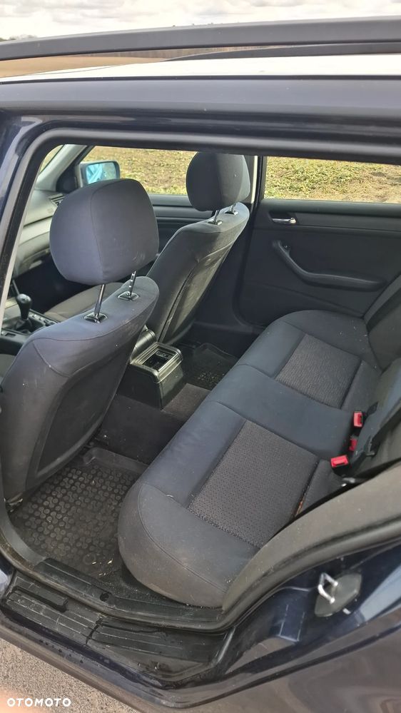 BMW Seria 3 318i - 11