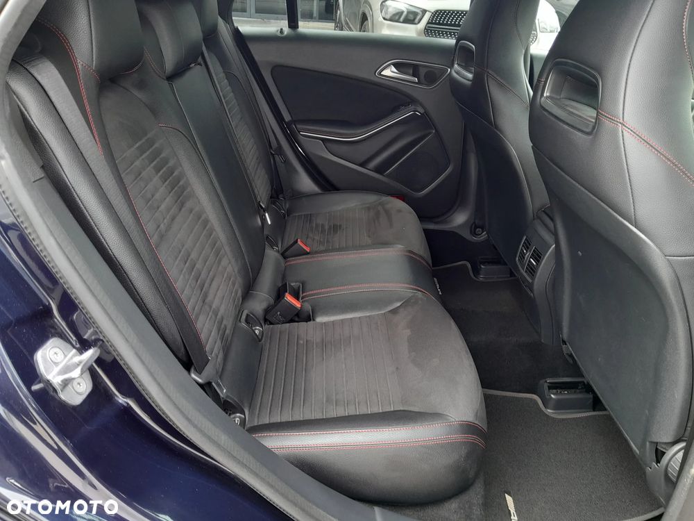 Mercedes-Benz CLA 200 7G-DCT AMG Line - 20