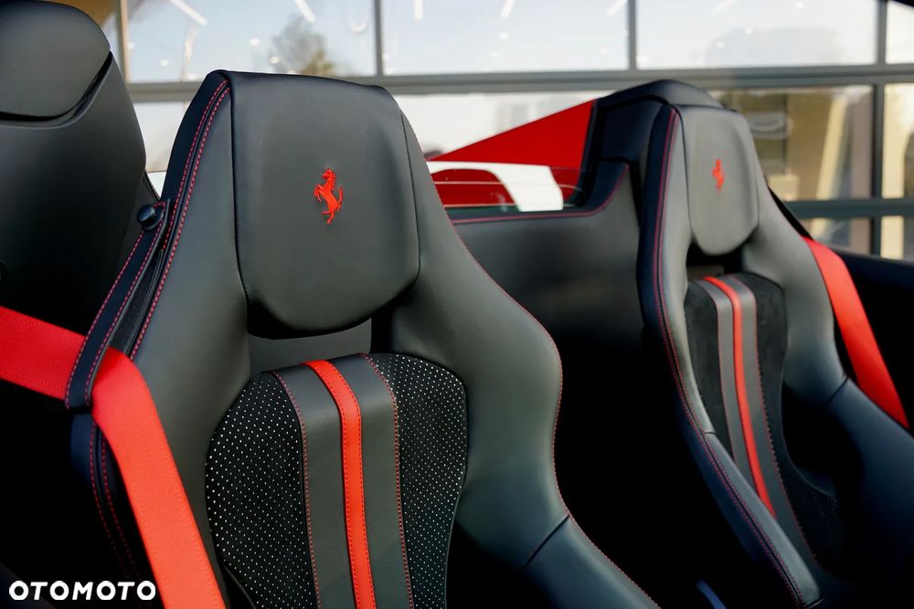 Ferrari F8 Spider - 21