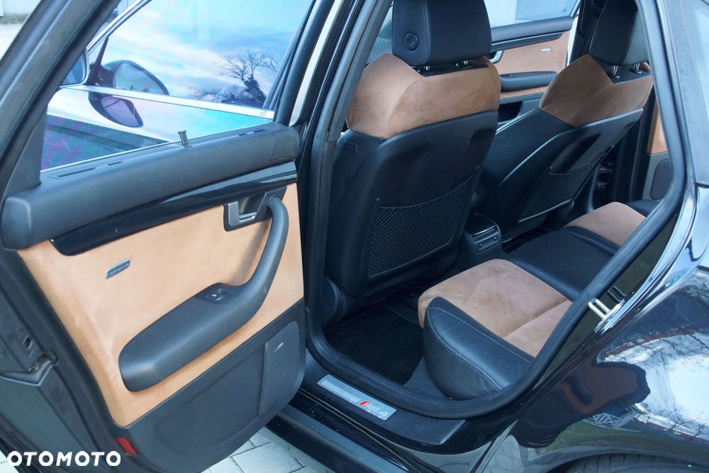 Audi RS4 Limousine - 16