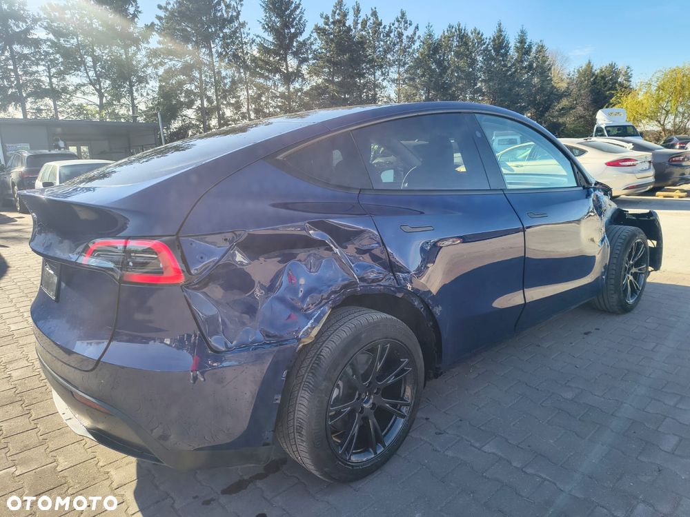 Tesla Model Y - 7