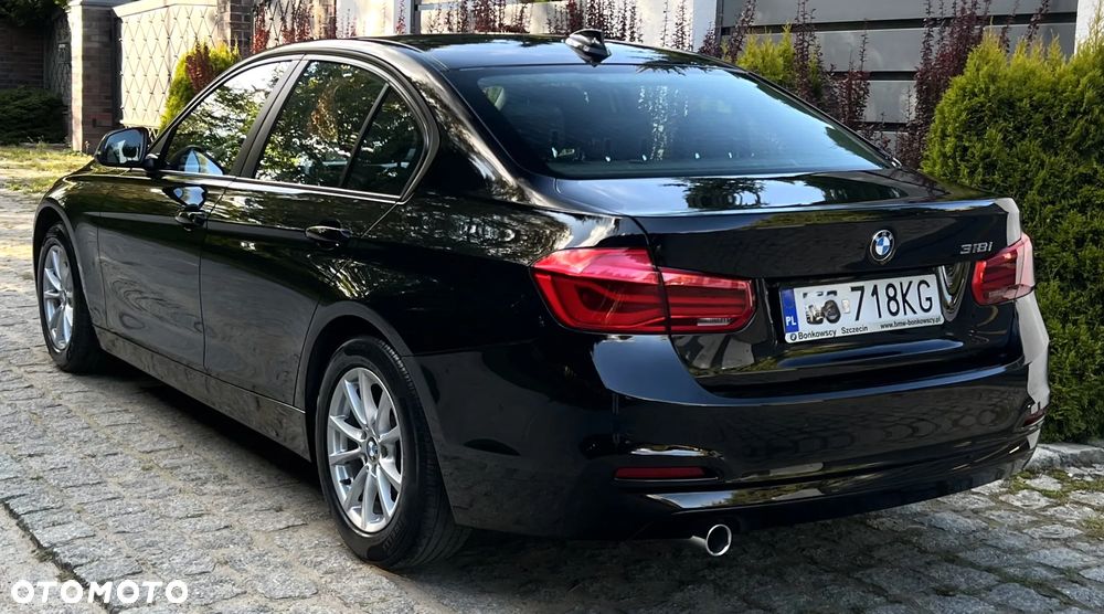 BMW Seria 3 318i Sport Line - 32