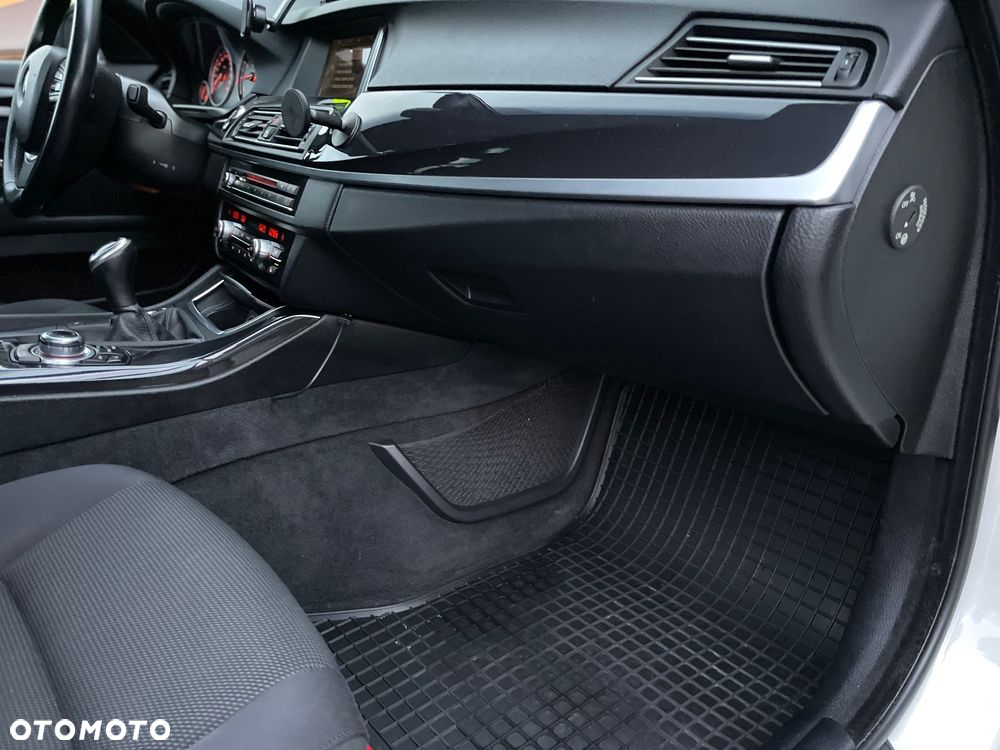 BMW Seria 5 528i - 15