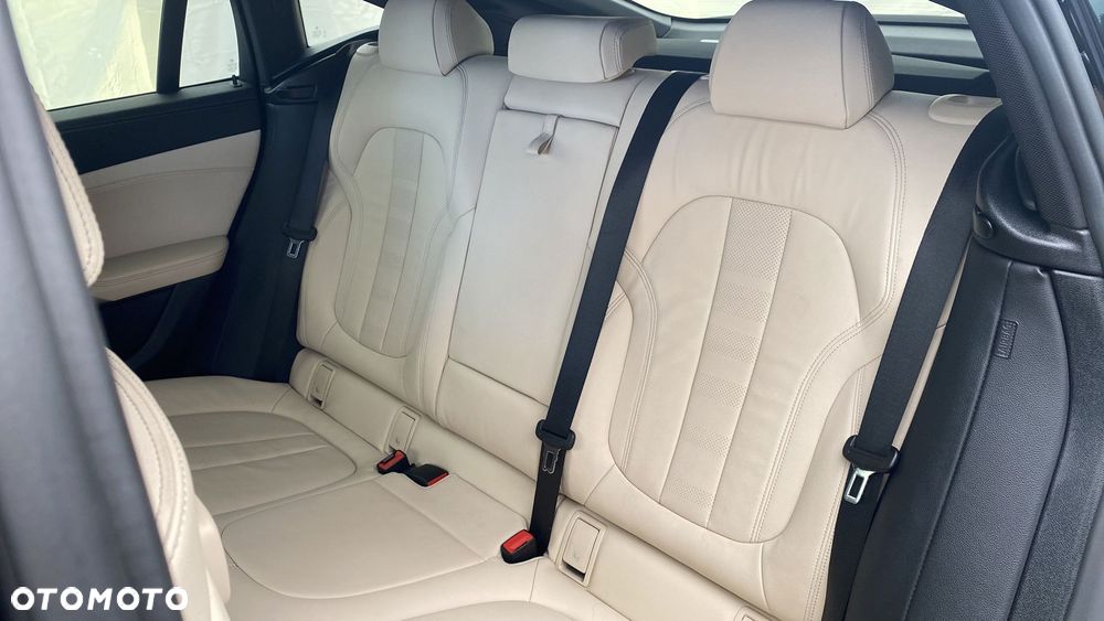 BMW X6 M50i - 12