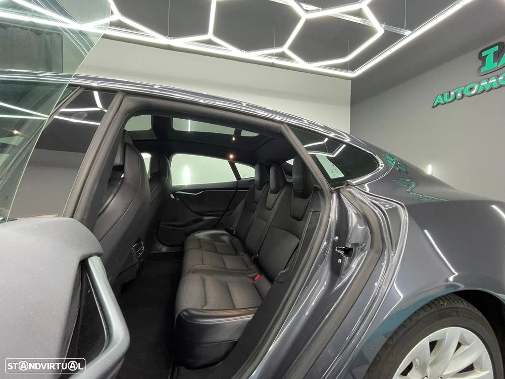 Tesla Model S 75D - 9